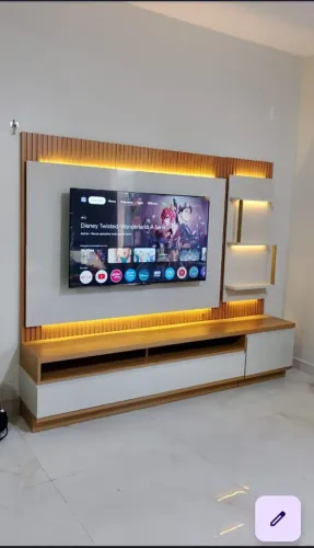 RACK COM PAINEL RIPADO COM LEDS P/TVS ATÉ 70 POL