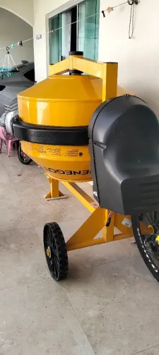 Vende-se Betoneira 400L