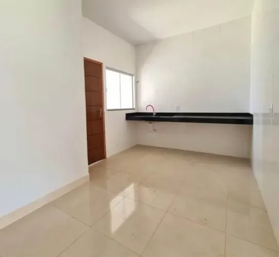 Casa com dois quartos bonita e bem conservada