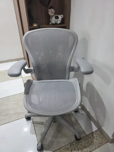 Cadeira de escritório Herman Miller  - B