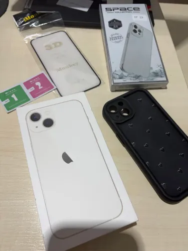 iPhone 13, 256GB, Branco - Excelente Estado