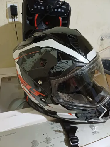 Capacete Helt com viseira