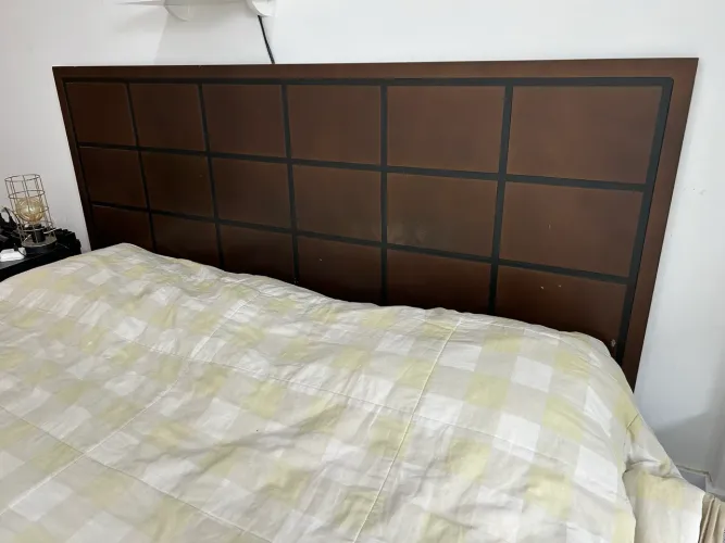 Cabeceira de madeira e preto cama king size