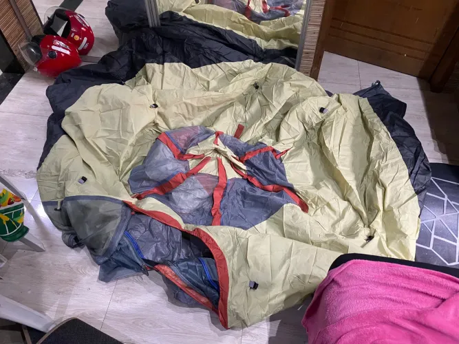 Vendo barraca de acampar 2,44m por 2,13m