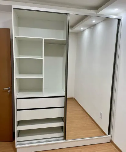 Roupeiro Com Portas Espelhadas A 2.20 M X L 1.50 M