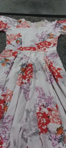 Vendo esses vestidos