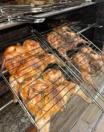 Procuro churrasqueiro para trabalhar aos finais de semana.