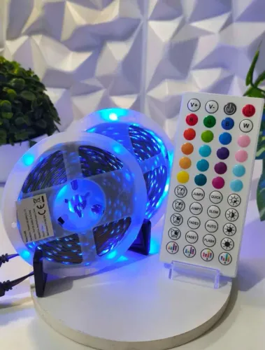 Fita Led RGB 5 Metros com APP e Som Ambiente 