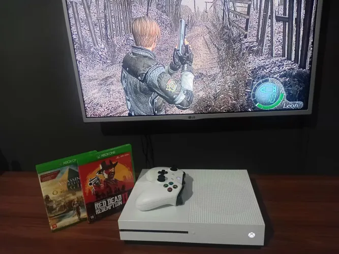 Xbox one s semi novo completo com 2 jogos