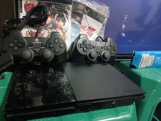 Playstation 2 com dois controles originais desbloqueado 399