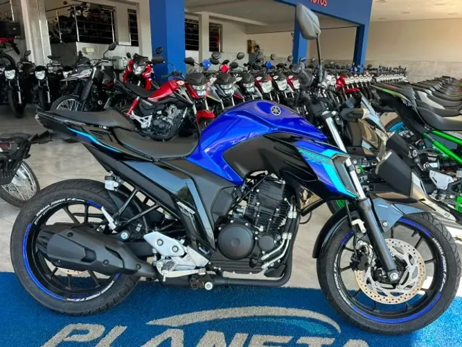 YAMAHA FZ-25 Fazer 250 - Ano e Modelo 2024, com apenas 6.700 km rodados!