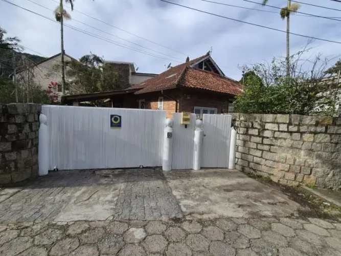 Casa com área externa em Lagoa da Conceição, Florianópolis/SC