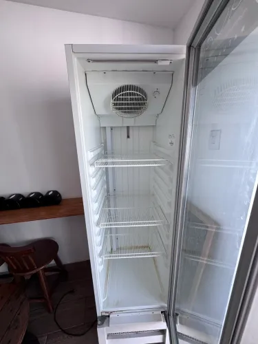 Expositor/Refrigerador 324L Metalfrio Vertical 127v