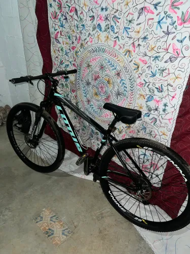 Bicicleta aro 29, quadro 17, 21 marchas Lotus. Ótimo estado. R$ 950