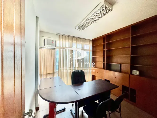 Sala Comercial à Venda ou Locação no Centro de Niterói | Localização Estratégica ao Lado d