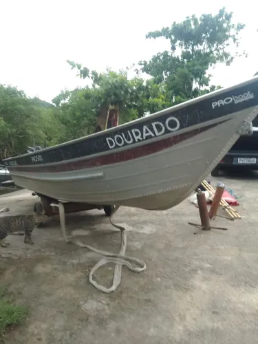 Barco de alumínio ProBoat Dourado com Motor Hidea15hp