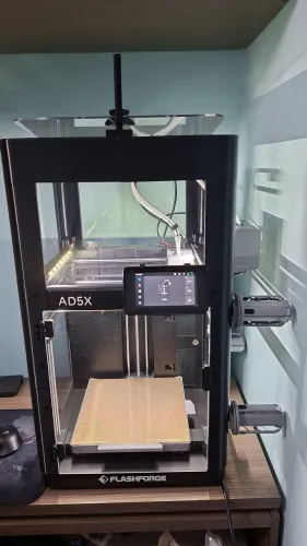 Impressora 3D multicolorida FlashForge AD5X