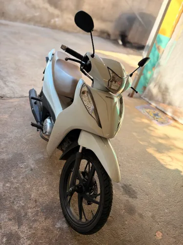 Honda Biz 125 EX 2025 Branco Perolizado