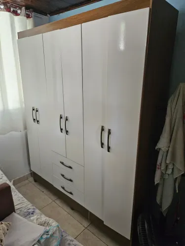 Guarda roupas médio