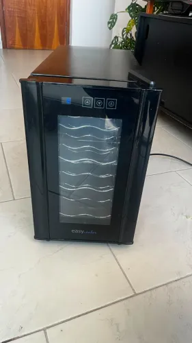 ADEGA CLIMATIZADA EASYCOOLER 8 GARRAFAS