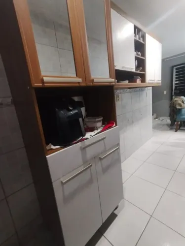 Armário seminovo na cor marrom