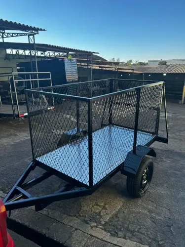 Carreta fazendinha para Transporte Recicláveis/ Lixo