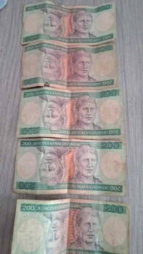 4 cédulas de 200 cruzeiros ótimo estado 