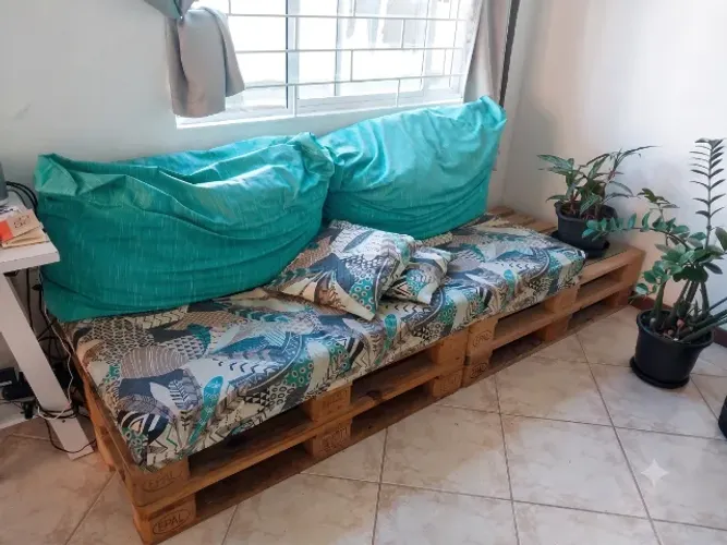 Sofá de pallets com capa impermeável