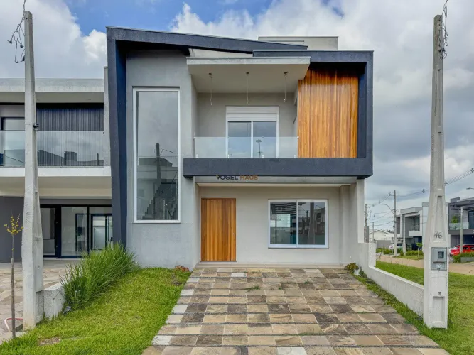 Casa em Condomínio com Closet e Piscina - Venda em Cachoeirinha - Central Park REF: 4728