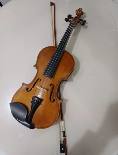 Violino 4/4 Dominante(Seminovo)