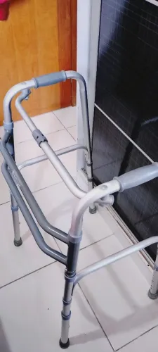 Andador Dellamed dobrável idoso/adulto até 130Kg
