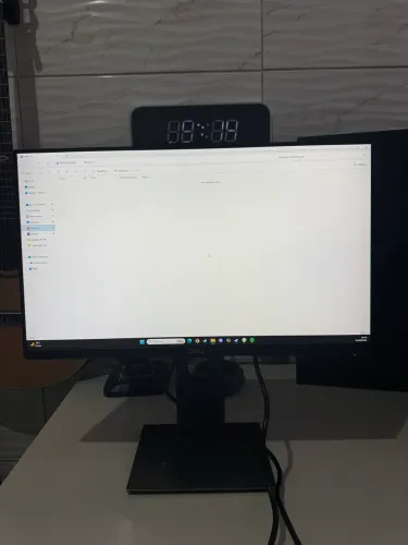 MONITOR DELL 22 POLEGADAS (Linha pixel parte superior)