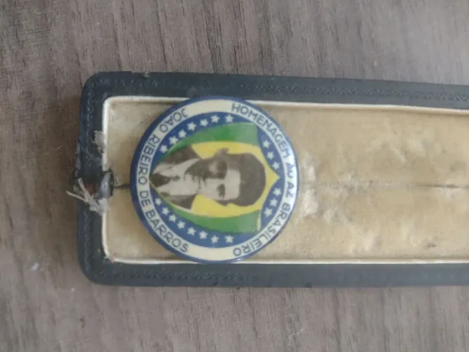 Condecoração ao aviador, João Ribeiro de barros