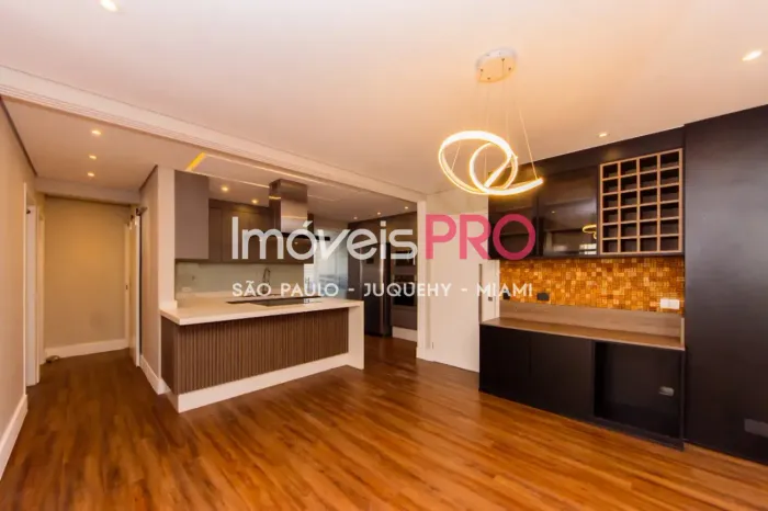 Apto reformado e moderno de 88 m2 com 2 dorm, sendo 1 suite e i vaga no Brooklin prox do m