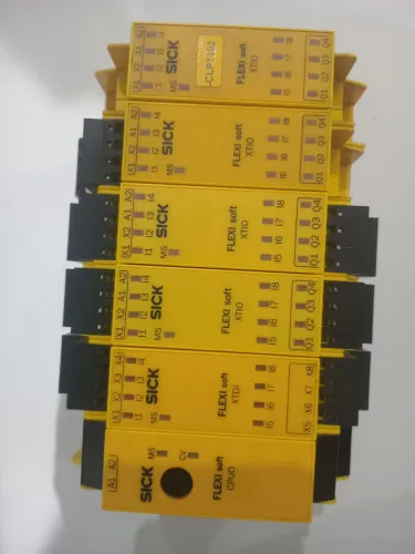 Clp de segurança Sick CPU 0 com 5 módulos de entradas e saídas.