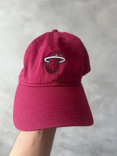 Boné Miami Heat Clean Up na cor vermelha