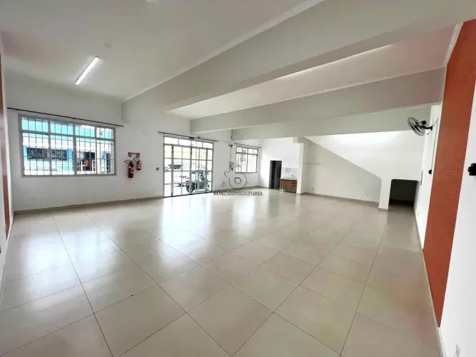 Salão Comercial de 120m² com 2 Banheiros na Vila Hortência em Sorocaba/SP