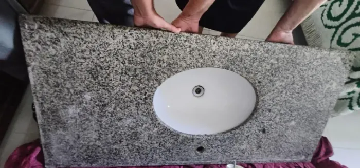 PIA DE BANHEIRO COM BANCADA DE GRANITO