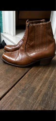 Bota marrom
