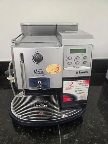 Cafeteira Eletrica Saeco Royal Profissional - Torra grão na hora. Seminova