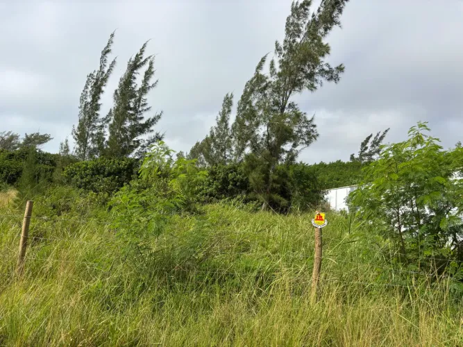 Vendo terreno na Marina ! Excelente local para construir ou investir !