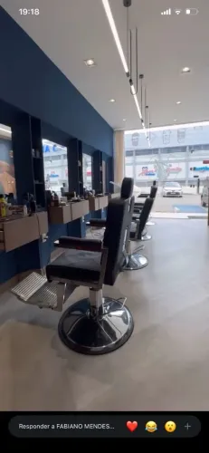 Vendo cadeira de barbeiro bancada e espelho