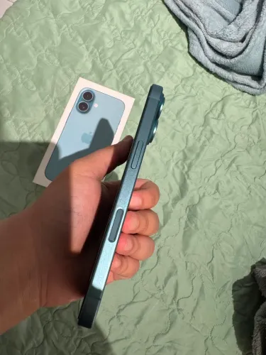 iPhone 16