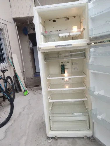 Doação de geladeira e freezer. 