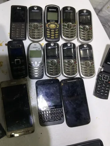 Vende-se lote de celular antigos alguns funcionando