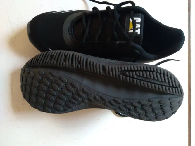 Tenis catpillar 