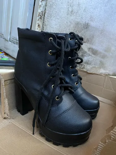 Bota Preta N 35