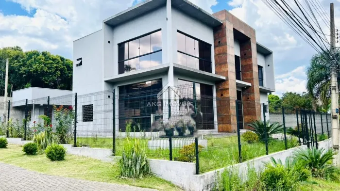 CASA COMERCIAL COM 10 SALAS, 5 BANHEIROS E 4 VAGAS DE ESTACIONAMENTO NO BAIRRO MERCÊS