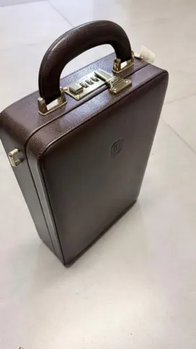 MALETA EM COURO MARROM