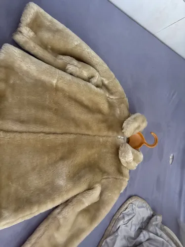 Casaco de pele bege infantil 
